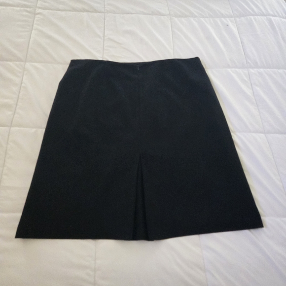 🔥 2/$9 or 3/$13  Croft & Barrow Classic Black A-Line Skirt - Picture 2 of 4